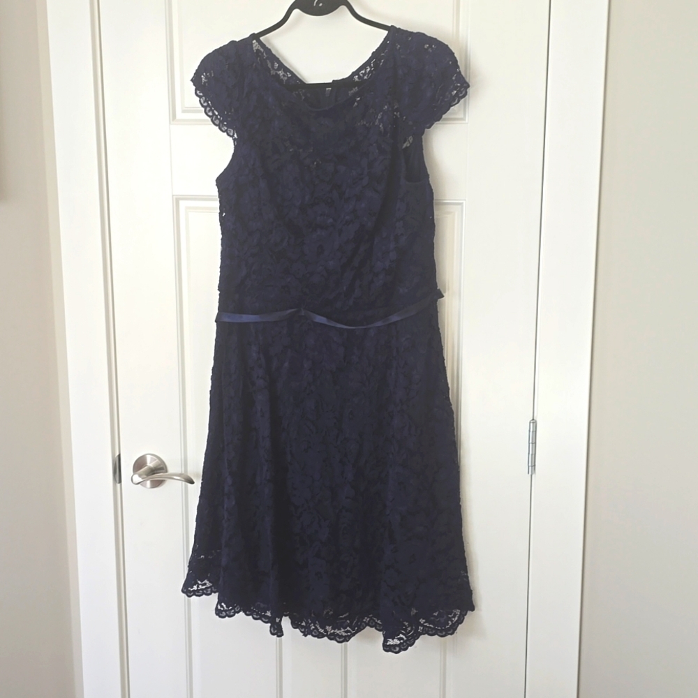 Le Chateau //Elegant Navy Lace Dress